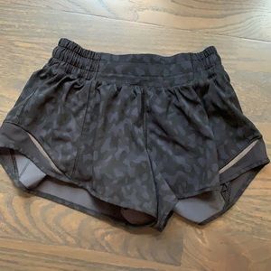 Leopard print Hotty hot 2.5” lululemon shorts